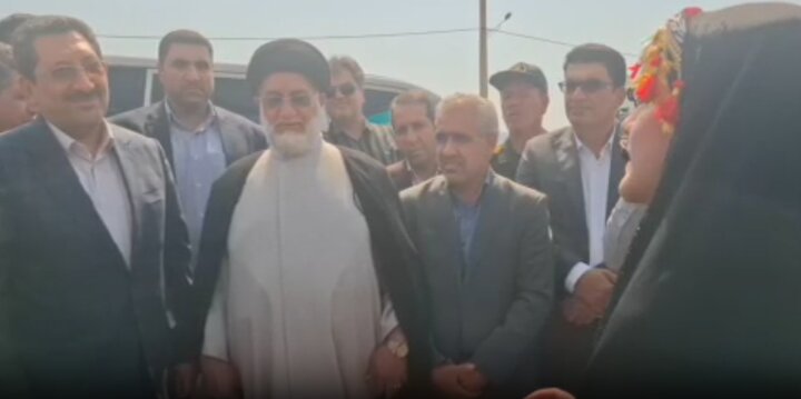 وزیر صمت از طرح های مهم صنعتی و عمرانی ایوان بازدید کرد