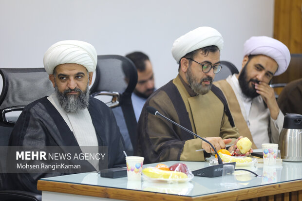 نشست هم‌اندیشی خطباء تهران