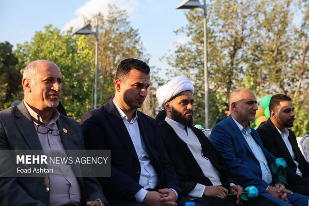 اهتزاز بزرگترین پرچم علوی بر فراز تهران
