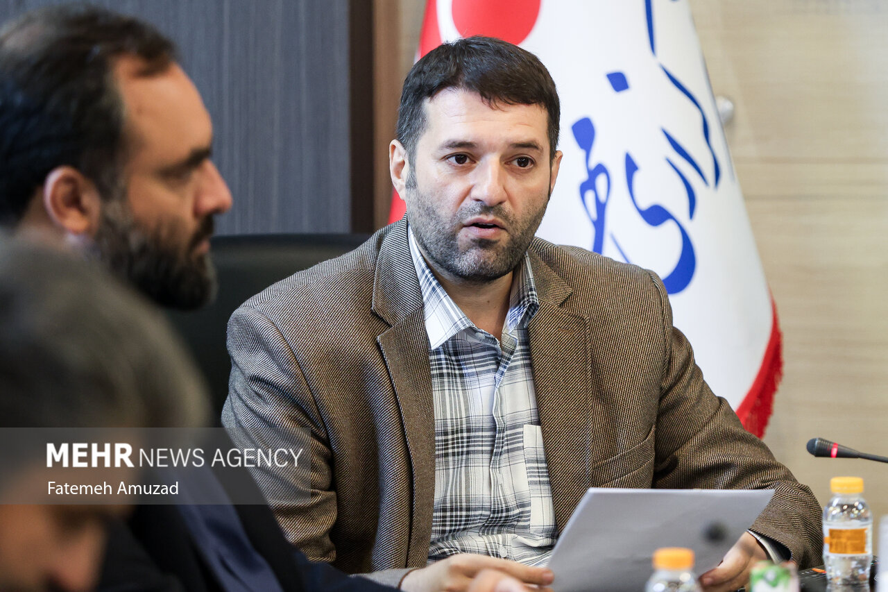 روایت دلتنگی خانواده شهدا در «جلوهگاه عشق»؛ 18 سال عکاسی در یک کتاب 3