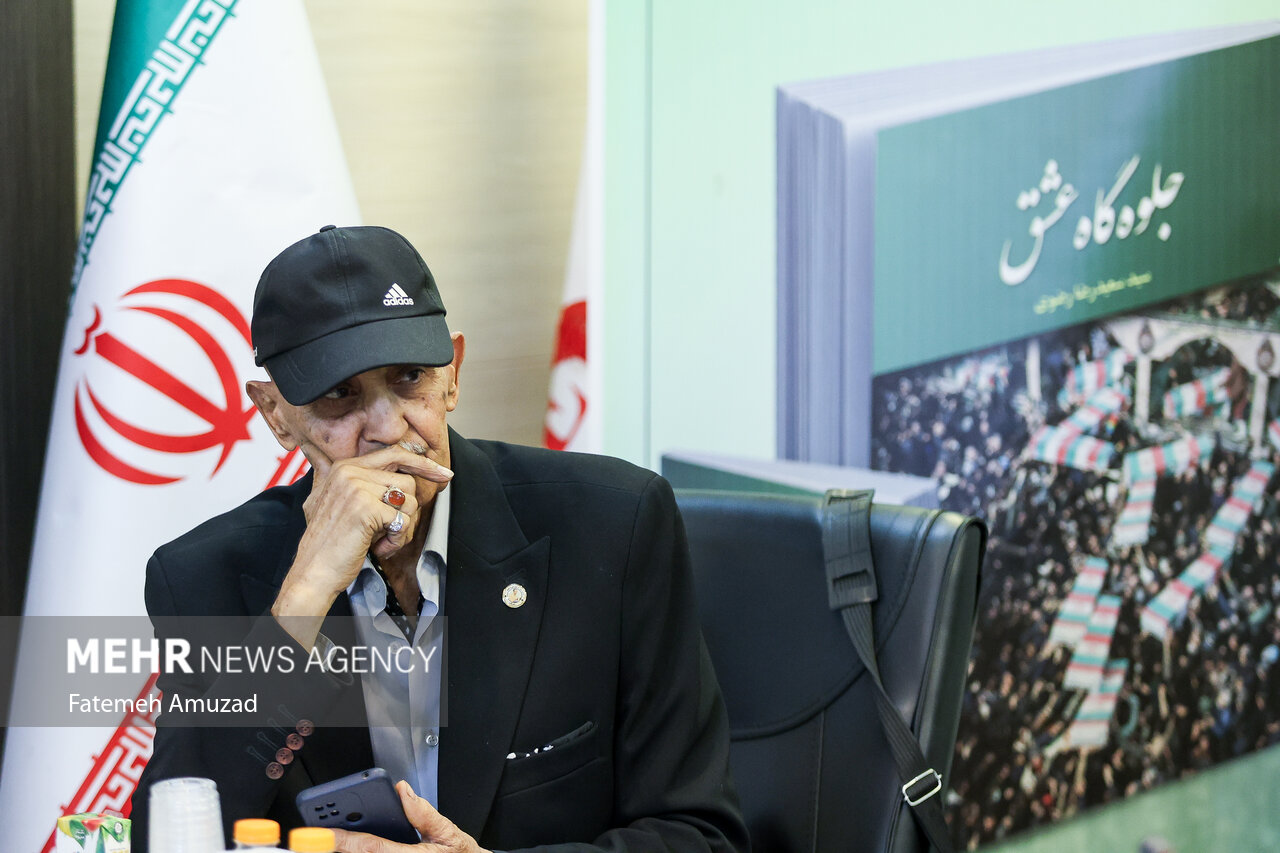 روایت دلتنگی خانواده شهدا در «جلوهگاه عشق»؛ 18 سال عکاسی در یک کتاب 5