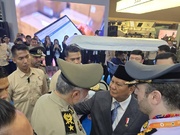 قائد القوات البرية للجيش الايراني يلتقي رئيس إندونيسيا