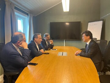 Iran FM Araghchi meets with SPF chief in Oslo