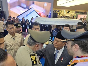 General Heidari meets Indonesian pres. on Indo Defense Expo
