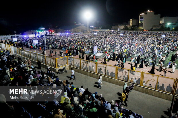 روایتی ازبرپایی باشکوه جشن عیدغدیرخم با حضور ۳۰ هزاری مردم قم