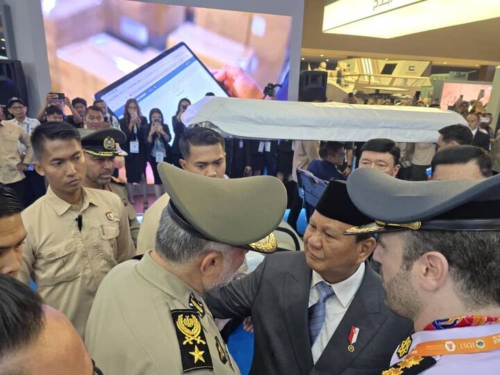 General Heidari meets Indonesian pres. on Indo Defense Expo