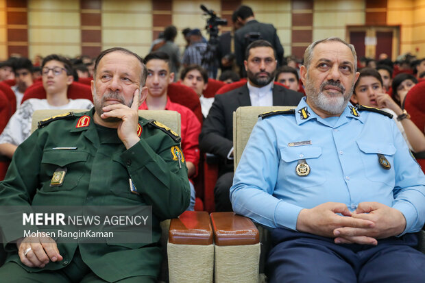 همایش تجلیل از دانشآموزان خلاق و نوآور مدارس وزارت دفاع