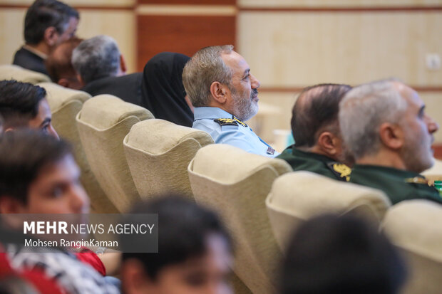 همایش تجلیل از دانشآموزان خلاق و نوآور مدارس وزارت دفاع 8