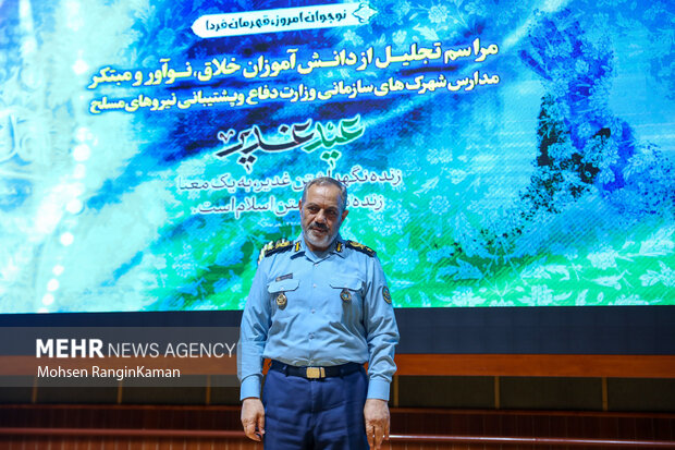 همایش تجلیل از دانشآموزان خلاق و نوآور مدارس وزارت دفاع 13