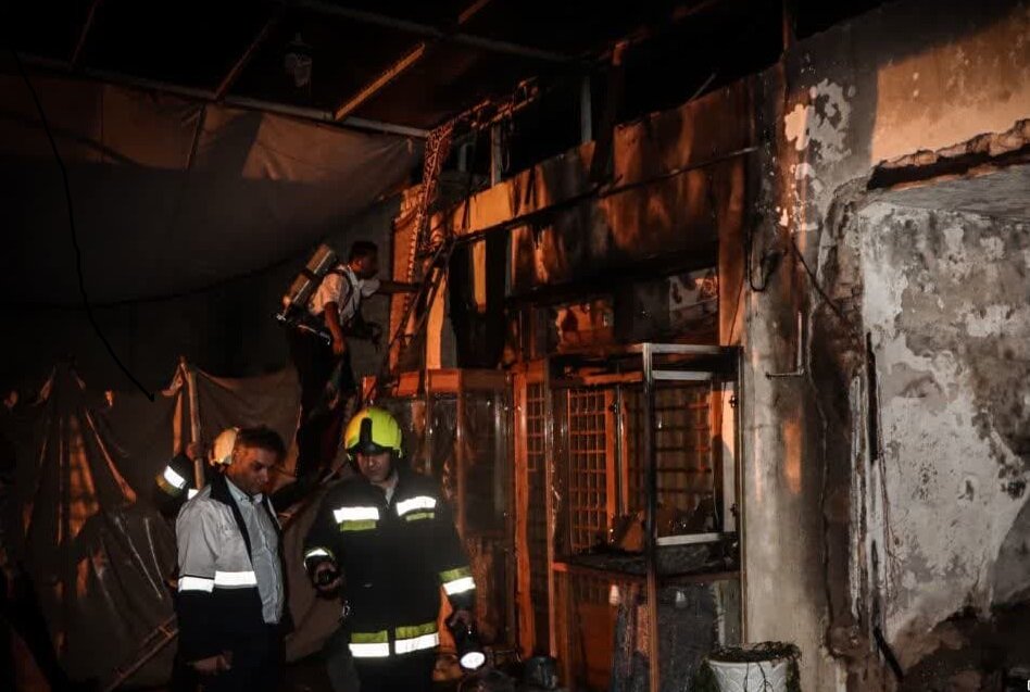 آتشسوزی در میدان نقشجهان؛ ۲ واحد مسگری و قلمکاری در آتش سوختند