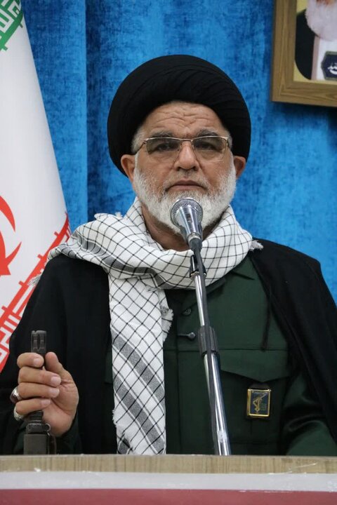 امام جمعه دهلران با پاسداری در نماز جمعه حضور پیدا کرد