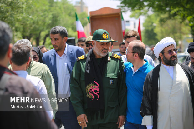 راهپیمایی مردم چهارمحال و بختیاری در پشتیبانی از «انتقام ملی»