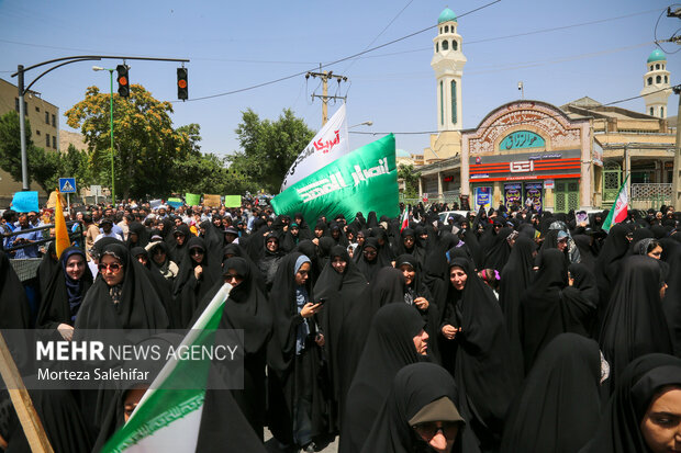 راهپیمایی مردم چهارمحال و بختیاری در پشتیبانی از «انتقام ملی»