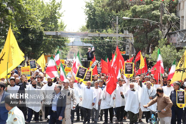 راهپیمایی نمازگزاران ورامینی در پاسخ به رژیم صهیونیستی