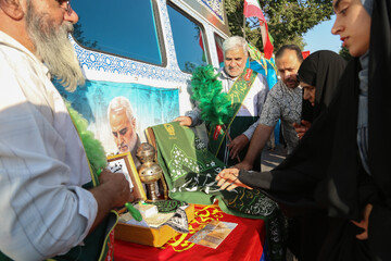 فریاد مقاومت و ایستادگی کرمانی‌ها از جوار مزار حاج قاسم