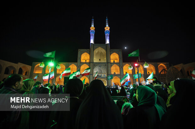 اجتماع یزدی‌ها در حمایت از عملیات وعده صادق ۳