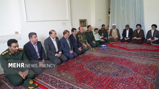 دیدار مسئولان لرستان با خانواده شهدای حمله رژیم صهیونیستی