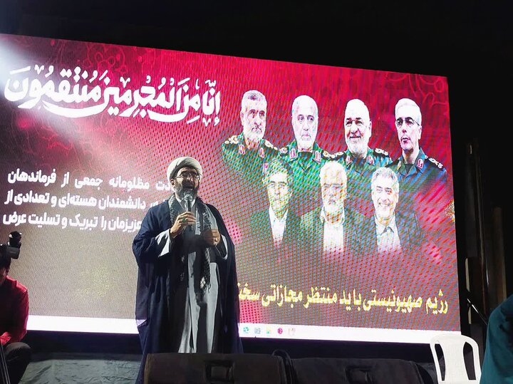 مردم دوشادوش نیروهای مقتدر مسلح در تقابل با دشمنان هستند