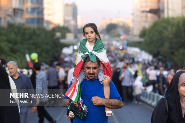 دولت همراه راهپیمایی غدیر