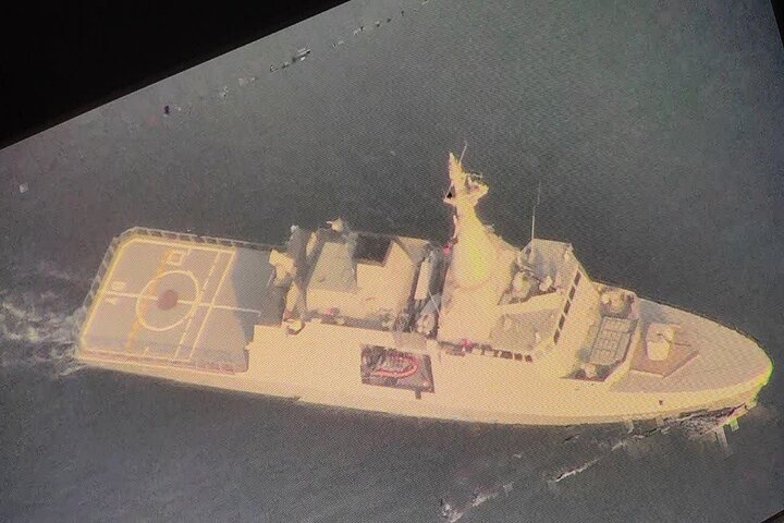 ناوشکن جاسوسی انگلیس در دریای عمان متوقف شد