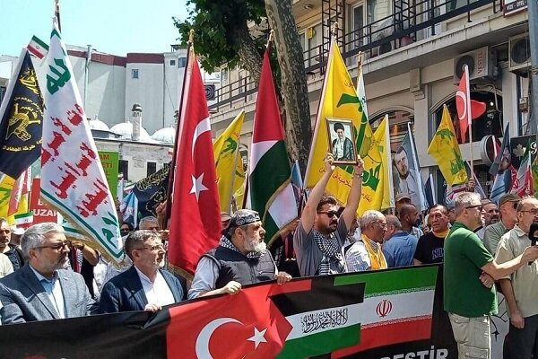 İstanbul'da İran'a destek gösterisi İstanbul'da İran'a destek gösterisi