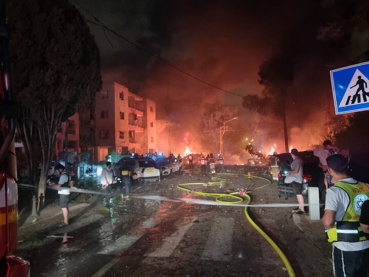 تصویری از اصابت موشکهای ایران به شهرک صهیونیست نشین کریات