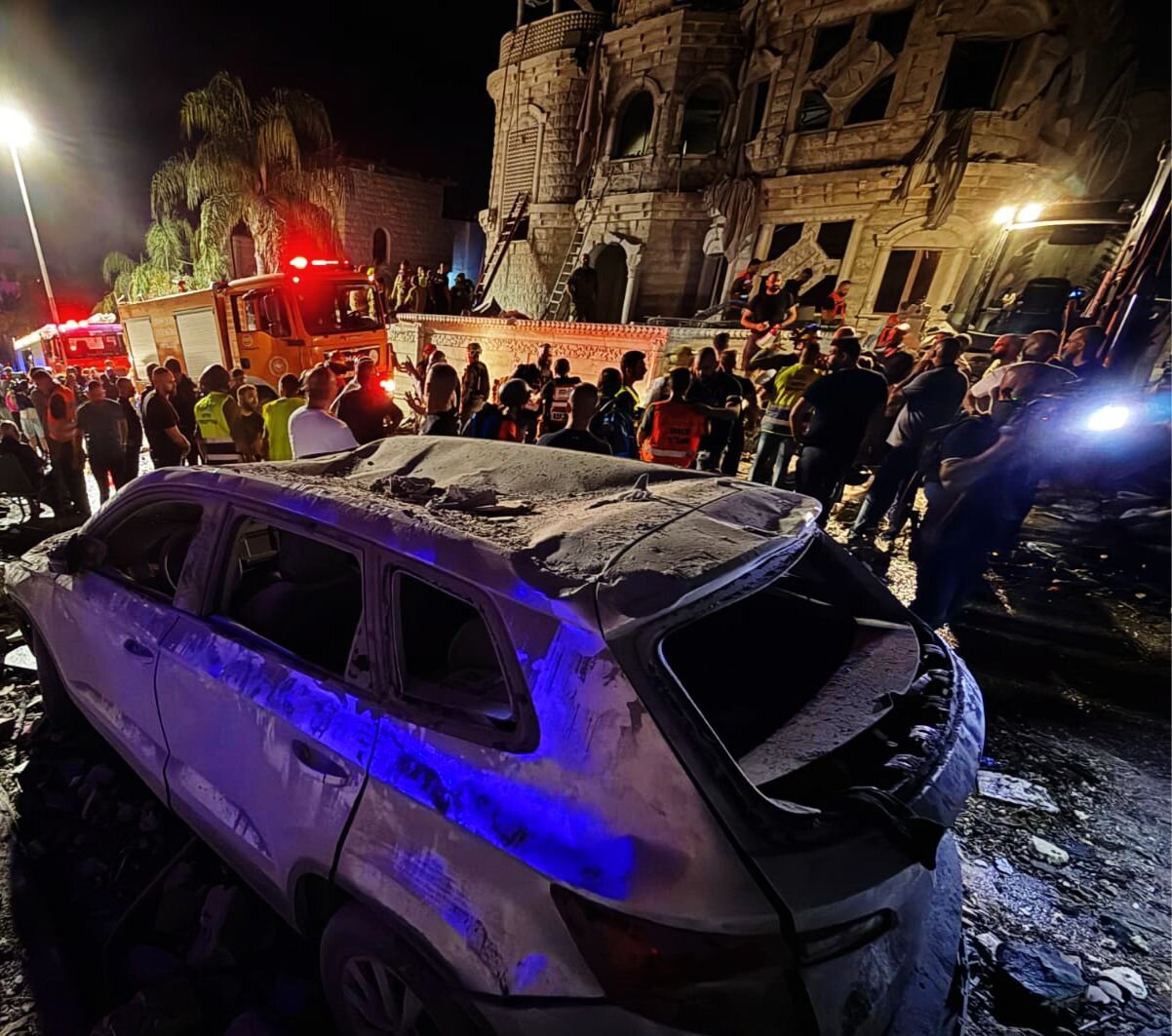 بیش از ۱۴۰ زخمی و ۳ کشته در پی حملات موشکی ایران در جنوب تلآویو بیش از ۱۴۰ زخمی و ۳ کشته در پی حملات موشکی ایران در جنوب تلآویو