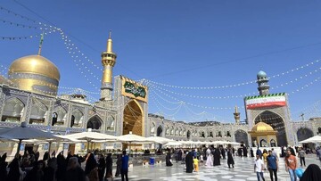 نصب کتیبه ویژه ولادت امام کاظم(ع) در حرم حضرت رضا(ع)