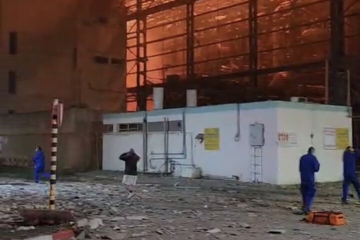 İran füzeleri Hayfa’da elektrik santralini vurdu İran füzeleri Hayfa’da elektrik santralini vurdu