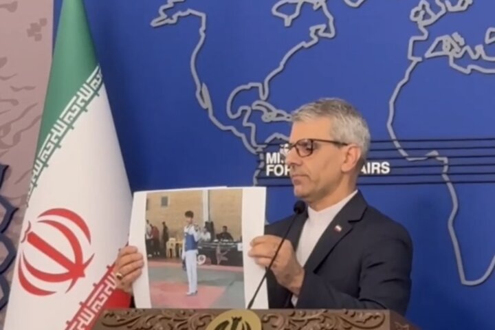 İranlı sözcü, sivil katliamını anlatırken duygulandı İranlı sözcü, sivil katliamını anlatırken duygulandı