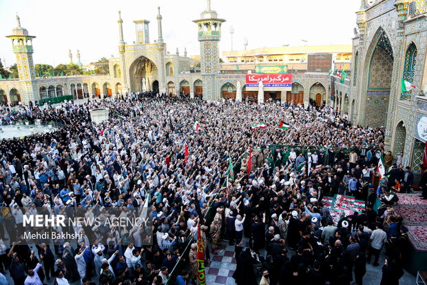 مراسم تشییع ۸ شهید حمله اسرائیل به مراکز نظامی در قم برگزار شد
