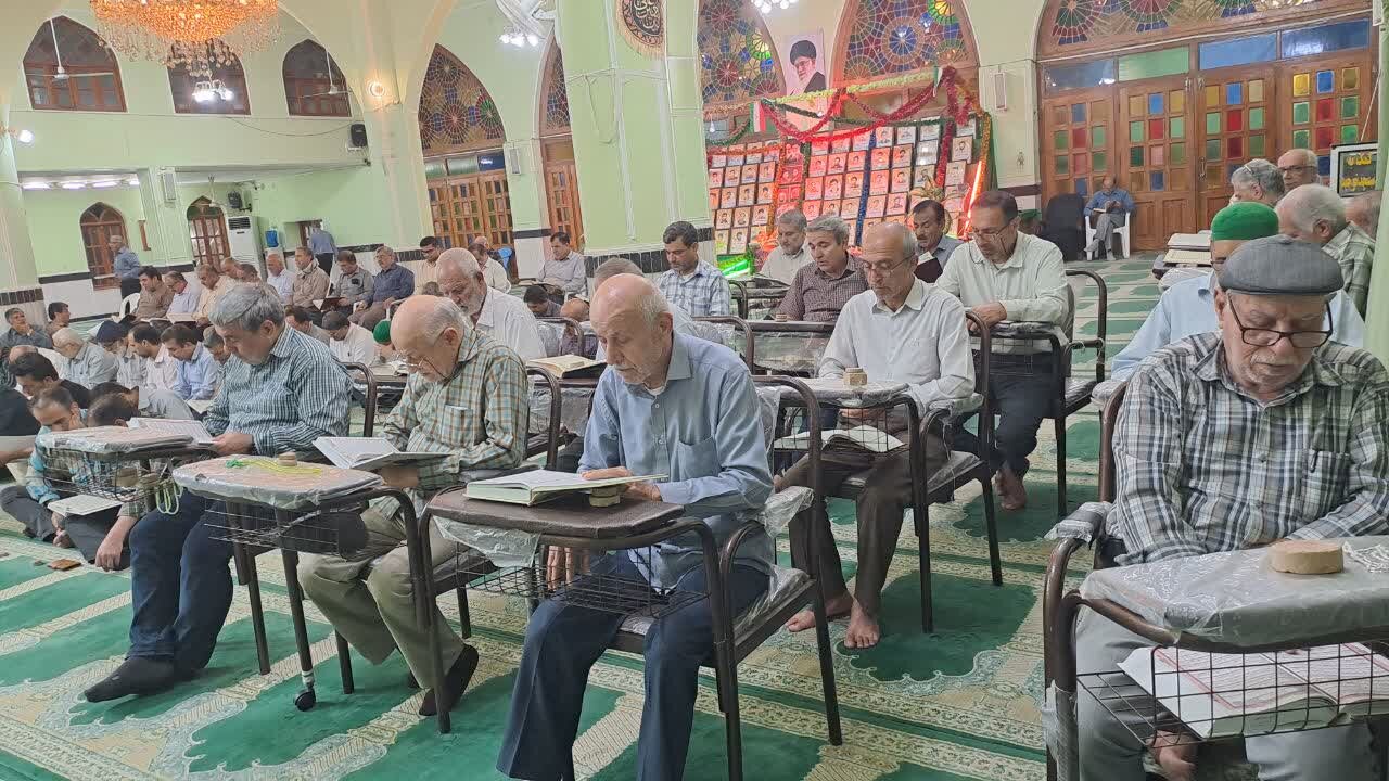 قرائت سوره فتح برای پیروزی رزمندگان اسلام در بوشهر