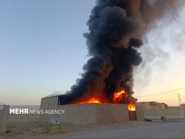 آتشسوزی دپوی ضایعات شرکت سازههای خودرو در گلپایگان مهار شد