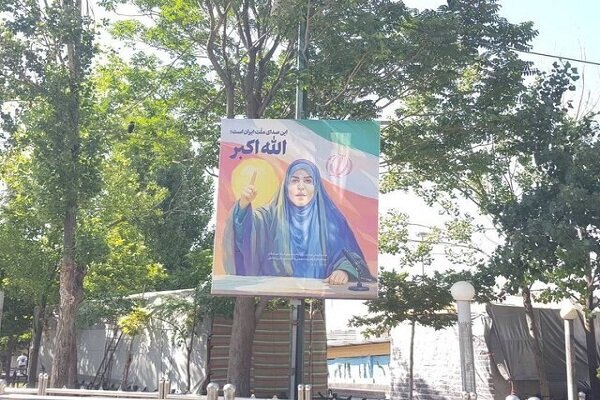 اکران تصویر گوینده شبکه خبر در سطح پایتخت به عنوان نماد ایستادگی رسانه