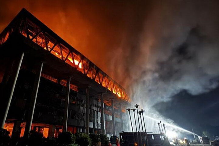 حادثه جدیدی رخ نداده؛ باد آتش ساختمان شیشهای صداوسیما را شعلهور کرد