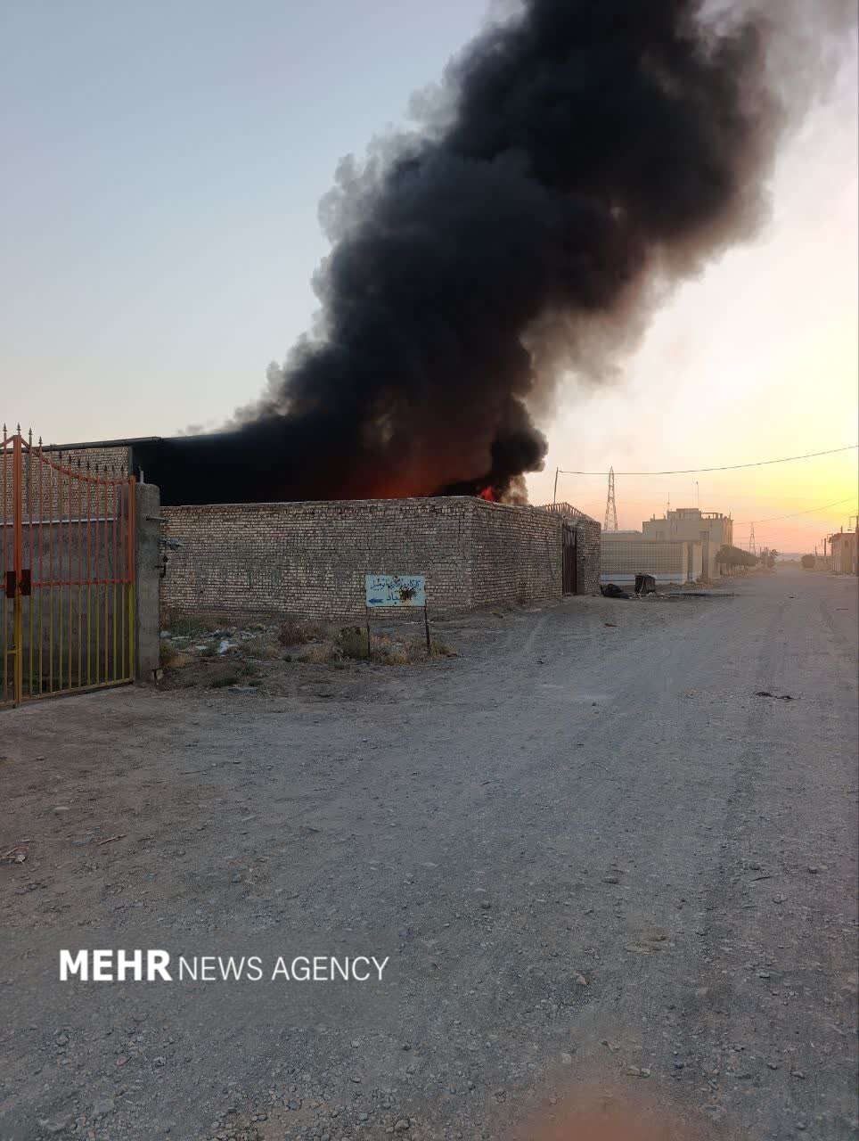 آتشسوزی ضایعات در شهرک سنگ کاشان