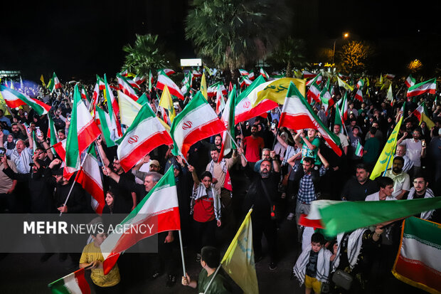 تجمع مردمی در میدان فلسطین علیه یاوه‌گویی ترامپ