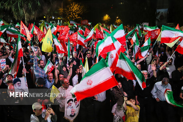 تجمع مردمی در میدان فلسطین علیه یاوه‌گویی ترامپ