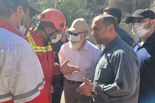 بازدید چمران از عملیات آواربرداری در حمله دشمن صهیونیستی به تهران بازدید چمران از عملیات آواربرداری در حمله دشمن صهیونیستی به تهران