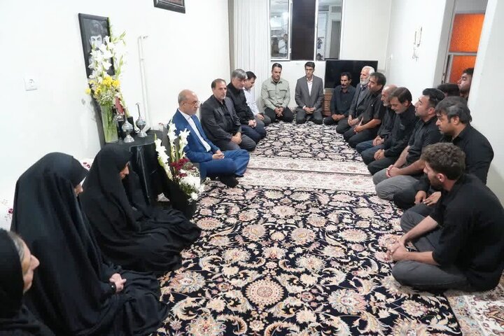 حضور استاندار کرمانشاه در منزل شهدای حملات رژیم صهیونیستی