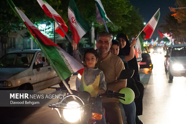 راهپیمایی موتوری مشهدی‌ها در حمایت از «وعده صادق ۳»