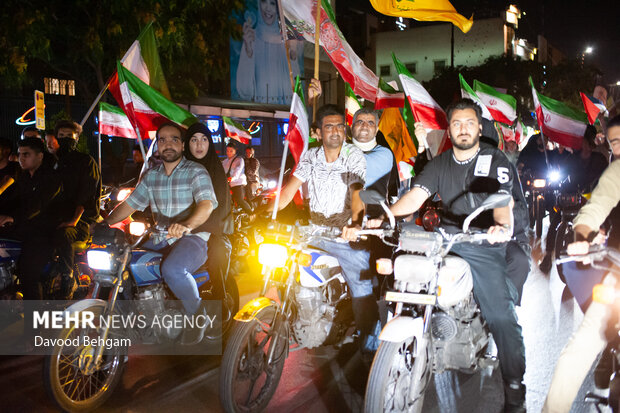 راهپیمایی موتوری مشهدی‌ها در حمایت از «وعده صادق ۳»
