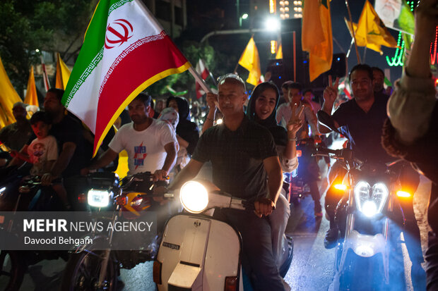 راهپیمایی موتوری مشهدی‌ها در حمایت از «وعده صادق ۳»