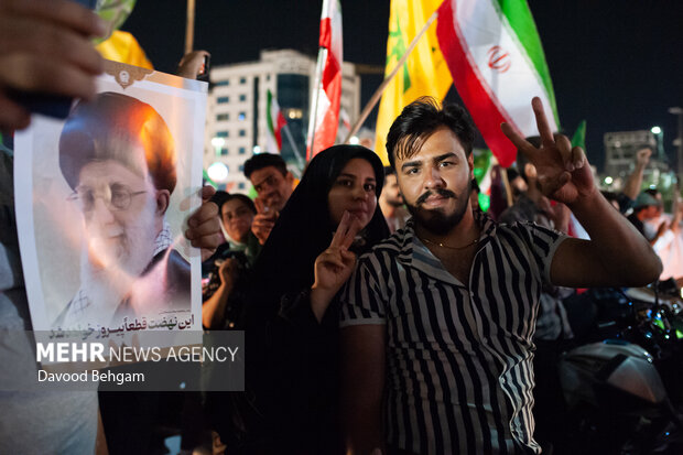 راهپیمایی موتوری مشهدی‌ها در حمایت از «وعده صادق ۳»