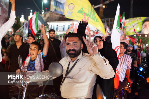 راهپیمایی موتوری مشهدی‌ها در حمایت از «وعده صادق ۳»