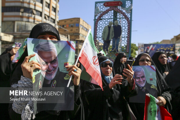 تشییع پیکر شهدای مدافع وطن در اهواز
