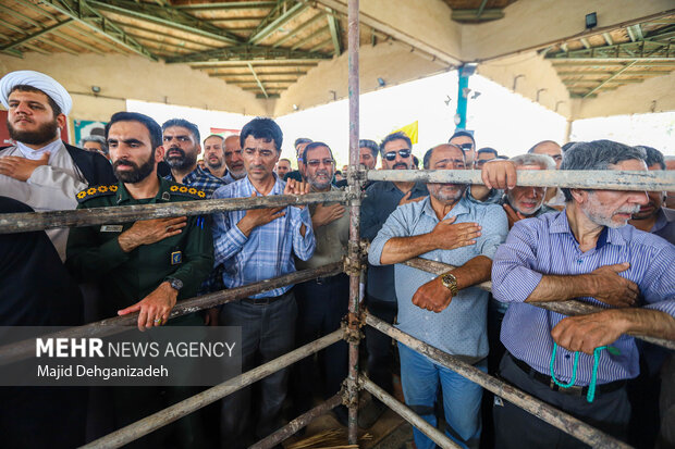 تشییع پیکر دانشمند هسته‌ای شهید «اکبر مطلبی‌زاده» در یزد