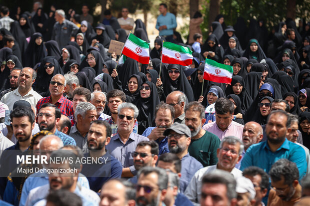 تشییع پیکر دانشمند هسته‌ای شهید «اکبر مطلبی‌زاده» در یزد