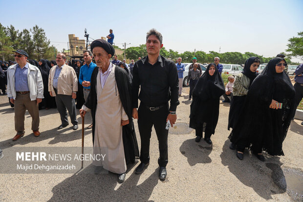 تشییع پیکر دانشمند هسته‌ای شهید «اکبر مطلبی‌زاده» در یزد