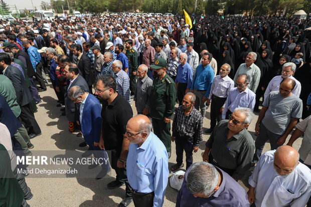 تشییع پیکر دانشمند هسته‌ای شهید «اکبر مطلبی‌زاده» در یزد